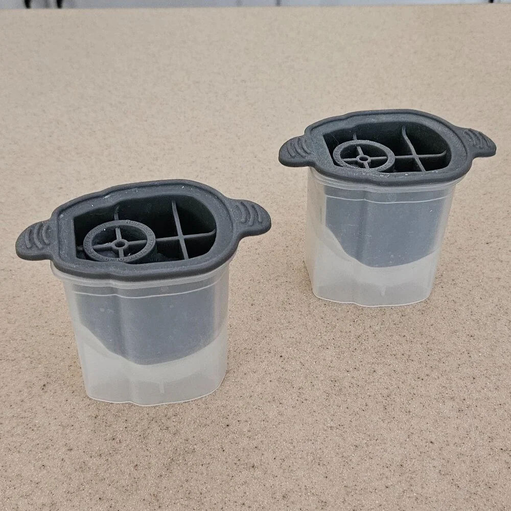 RARE 2 TOVOLO SKELETON SKULL HALLOWEEN FALL COCKTAIL ICE CUBE MOLD SLOW MELTING